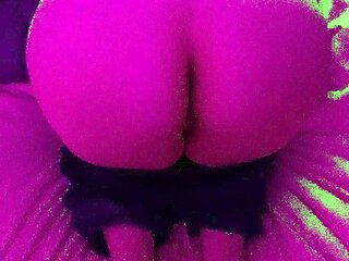 Milf brunette dildo masturbate