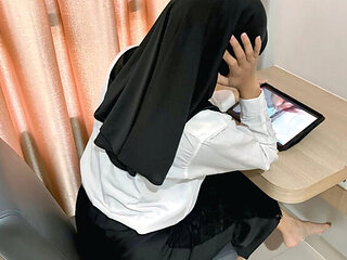 Indonesian Hijab Office Assistant Clarelia Caught Watching Porn - Big Ass Doggy Style Fuck with Boss Jamsen