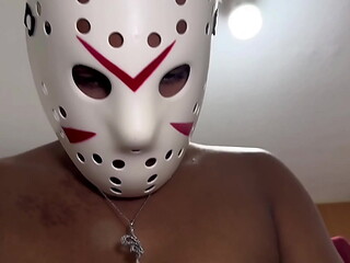 Na festa de Halloween, o Jason acabou metendo leite no rabo do diabinho safado .