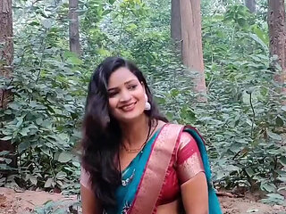 Desi Indian girl calls me in her kitchen, she gets very hot then audio sex