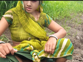 In the open forest, the sister-in-law of the village is showing pussy to the brother-in-law to fuck the ass by cutting the fodde
