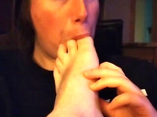 Piggy sucks daddy's toes