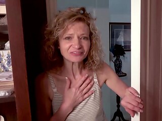 Mature Tia Stone Masturbates In Shower