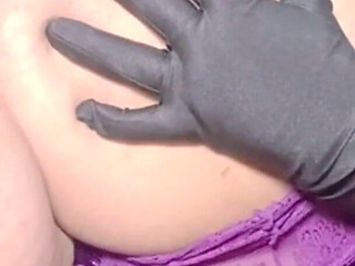 Black Gloves, Velvet Dreams & Irresistible Curves