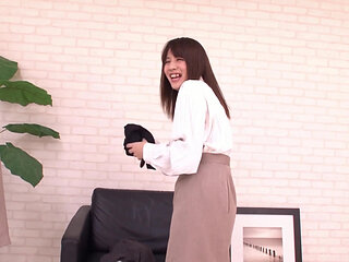 The Girl Uses a Vibrator on Her Cute and Makes Her Hard.