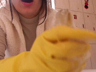 My Stepsister in Yellow Dishwashing Gloves Takes a Bath with a Dildo and Lots of White Foam and Soap