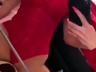 Amateur babes are good at masturbating as well