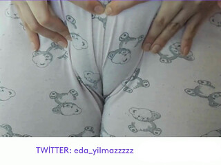 CAMELTOE- SWOLLEN PUSSY- RUBBING PUSSY WITH PAJAMA