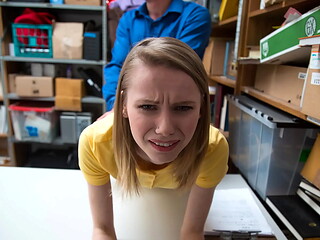 Teen Git Into the Trap Set by Loss Prevention Guard - Cutelifter