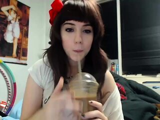 Amateur Webcam Babes Going Solo