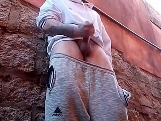 Tocando um punhet&atilde_o gostoso pra gozar pra ti
