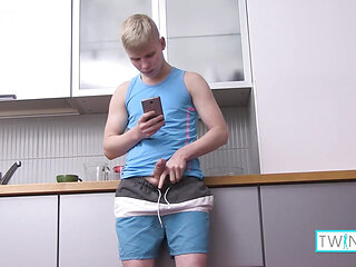 Cum Craving Blonde Matthew M Masturbates And Pokes His Butt!