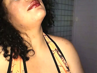 Light-Skinned Black Beauty Passionate Kisses & Big Booty