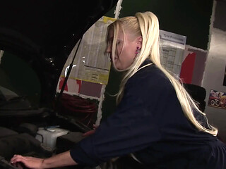 Hot blonde bitch enjoys a steamy car fuck