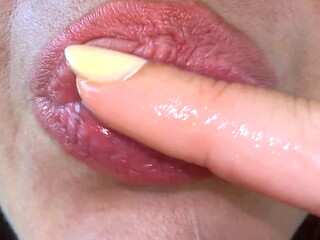 OnlyVanessa - My Public Mouth Tour - Onlyvanessa
