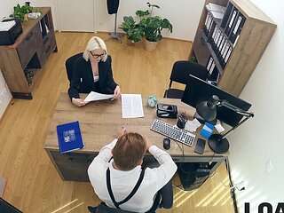 A mature guy fucked a young girl in an unconventional way in the office