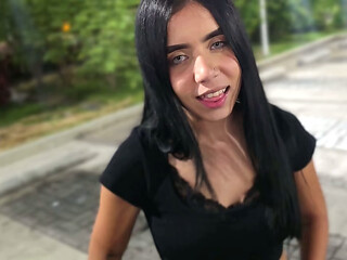 Enga&ntilde_a al marido con un cuarent&oacute_n que tiene a escondidas en un hotel