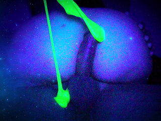 Young naked artist wedges her photographer's stiff dick between her buttocks for her erotic-artistic experiments