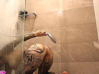 Live Cam Girl Shower Time