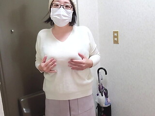 Perverted housewife masturbating in the entranceThe full video is&rarr_https://www.xvideos.red/channels/aika-frau