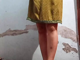 Hot Horney Indian Housewife Open Cloth For A Bull