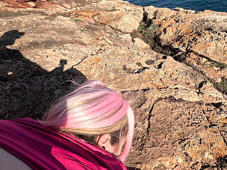 Sexy Babe Loves a Hard Anal Fuck on the Beach