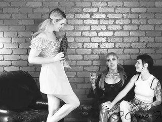 Kellie Panther's curvy body gets dominated by lesbians Charlie Forde and Salem