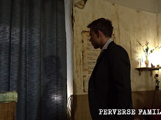 Perverse Family 4 (season 1): Sandras Sexy Service