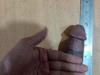 Desi boy Measure your own weight with a scale.