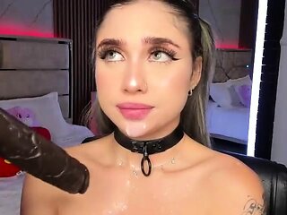 Masturbating solo babe loves her toys