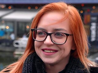 Crystal takes care of her anal frustration... - Jacquie et Michel TV