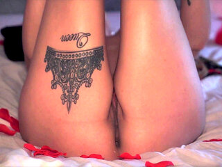 Rose Striptease & Golden Pleasure