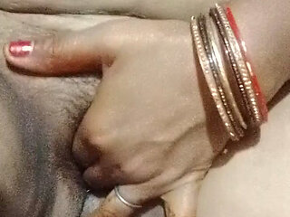 Deshi village Indian housewife fingring in pussy