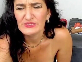 Mature Masturbates When She's Alone in the Room