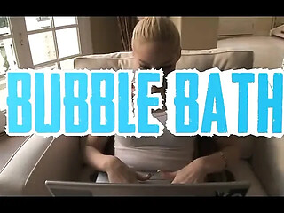 Amateur GF gets creampied in a bubble bath