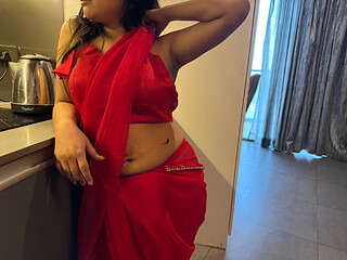 Malkin ke pair daba ke naukar ne seduce Kiya hardcore chudai