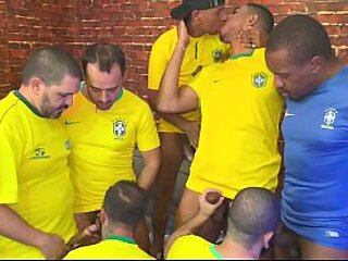 SURUBA DURANTE O JOGO DA COPA