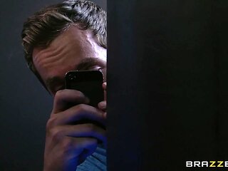 Party Down With The Puny Boy With Van Wylde, Rahyndee James, Abby Cross, Mary Jane Mayhem - Brazzers