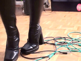 Crushing cables with my new boots