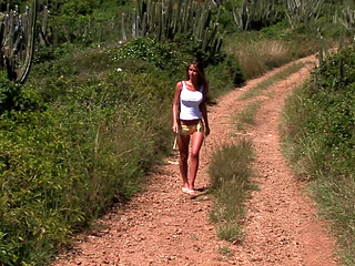 This hike is making me horny: fmm threesome