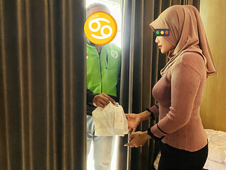 Lucky Ojol Gets Order Using Narrow Pussy