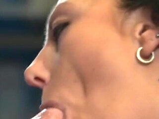 Workshop new rubbers: Sexy brunette loves to blowjob