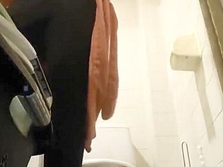 HC mature pissing with an anal plug