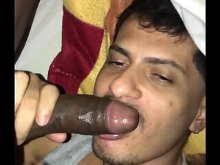 O di&aacute_rio de mamadas II - Neg&atilde_o dotado e grosso me deu leite na garganta