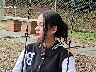 &iexcl_COLEGIALA VIDEO CASERO! Estudiante latina acepta ir a casa de su profesor sin saber lo que le pasara.