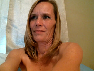 Dirty milf pussy play