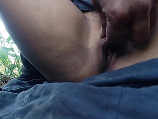 Hindi Mai Sister-in-law Went to the Farm to Take Fodder and Brother-in-law Pressed Sister-in-law's Boobs
