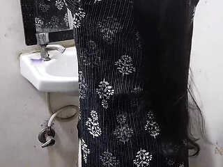 Step sister ko nanga kar ke pel diya