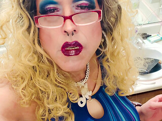 Goddess Marilyn Getting Ready Smoking Fetish Tease