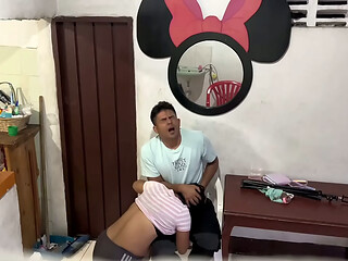 Video real se quedaron solos en casa y ella lo masturbo
